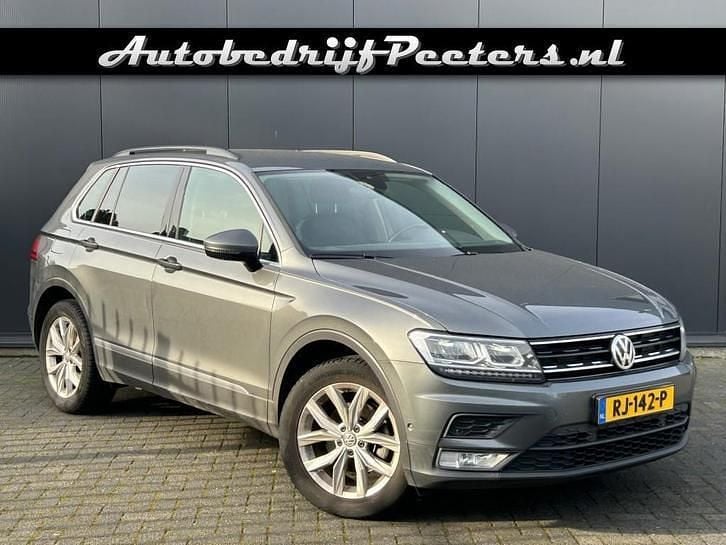 Grijs Occasion 2017 VW Tiguan SUV | € 19.950 (Super prijs) - Afbeelding 1/4