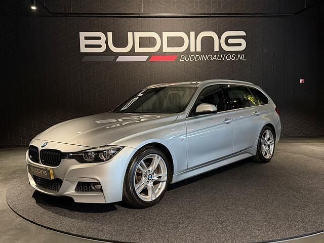 Grijs Gebruikt 2019 BMW 318 M Sport Stationwagen | € 18.950 (Eerlijke prijs) - Afbeelding 1/4