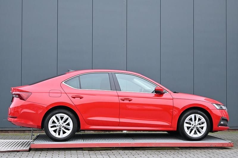 Occasion Skoda Octavia Business Line 2021 Rood Hatchback