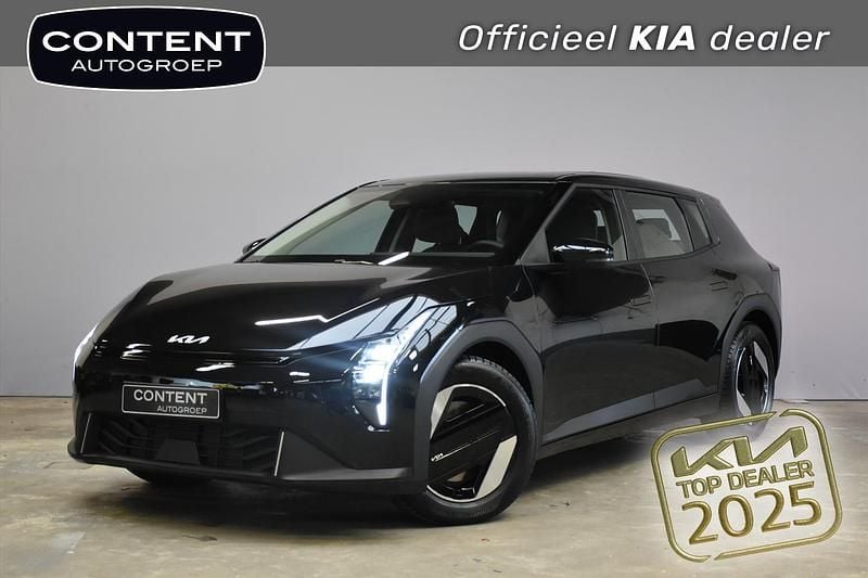 Zwart metallic Nieuw 2026 Kia EV4 Air SUV | € 38.740 - Afbeelding 1/4
