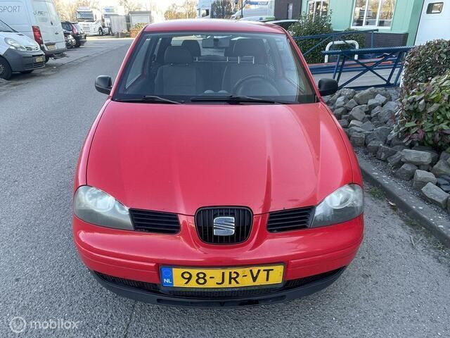 Rood Gebruikt 2002 Seat Arosa Hatchback | € 950 (Eerlijke prijs) - Afbeelding 1/4