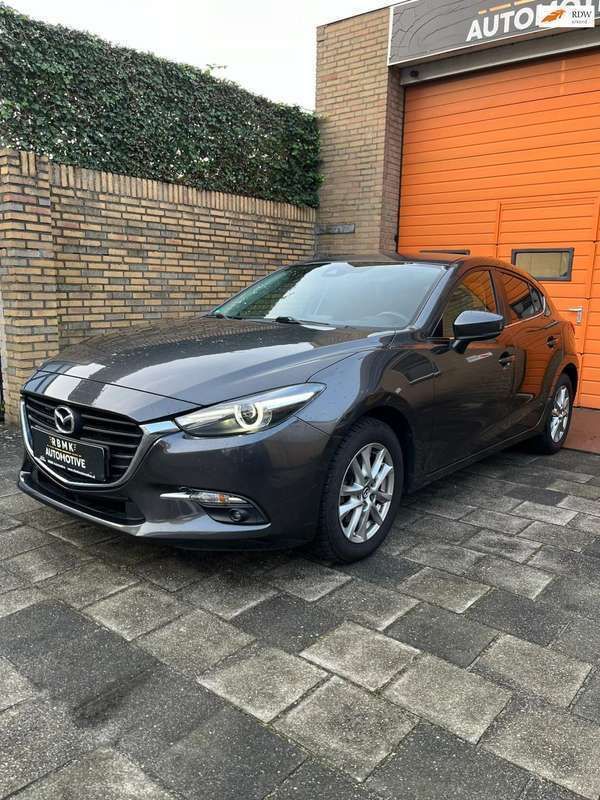 Grijs Gebruikt 2017 Mazda 3 Hatchback | € 15.999 (Eerlijke prijs) - Afbeelding 1/4