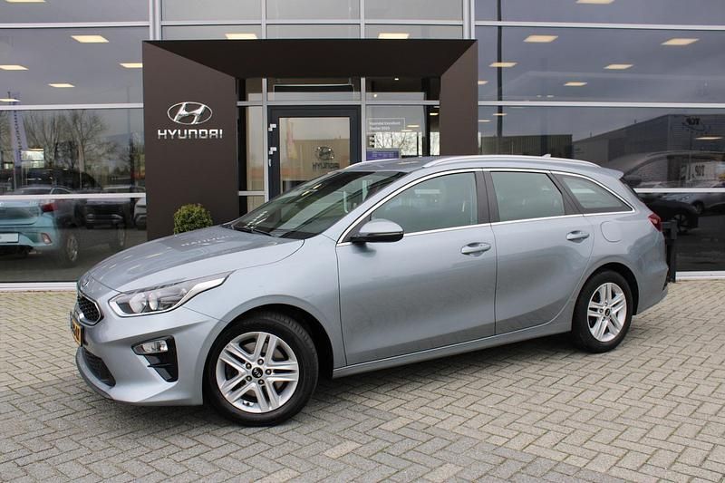 Grijs Gebruikt 2020 Kia Ceed Sportswagon Stationwagen | € 16.900 (Eerlijke prijs) - Afbeelding 1/4