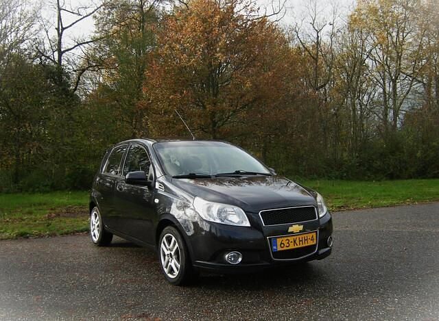 Zwart (metallic) Gebruikt 2009 Chevrolet Aveo LS Hatchback | € 2.750 (Eerlijke prijs) - Afbeelding 1/4