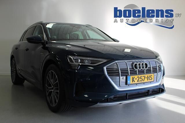 Blauw Occasion 2020 Audi e-tron Business SUV | € 19.843 (Eerlijke prijs) - Afbeelding 1/4
