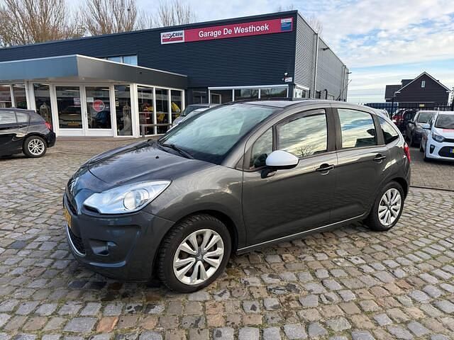 Grijs (metallic) Occasion 2013 Citroën C3 Attraction Hatchback | € 2.850 (Eerlijke prijs) - Afbeelding 1/4