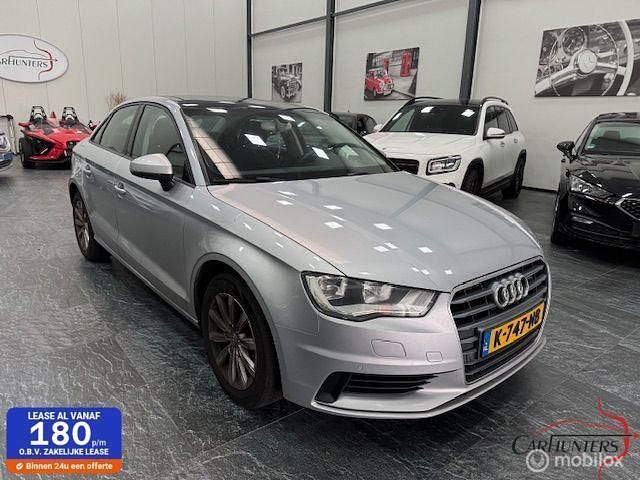 Grijs Gebruikt 2015 Audi A3 Ambition Sedan | € 10.500 (Eerlijke prijs) - Afbeelding 1/4