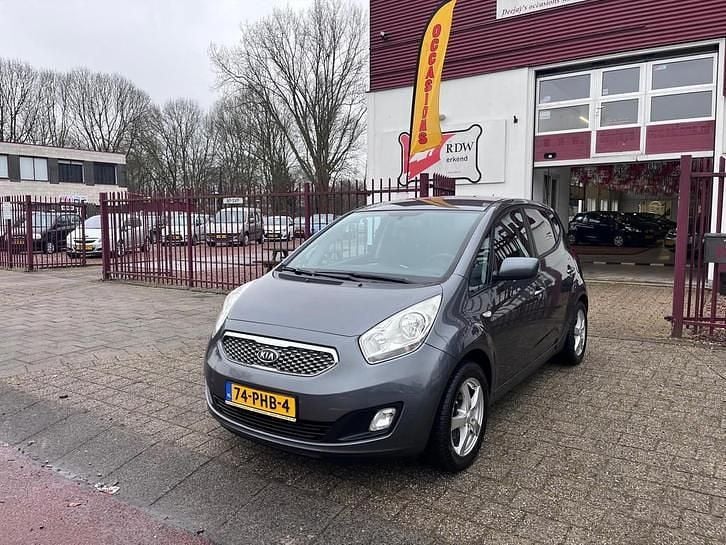 Grijs Occasion 2011 Kia Venga Hatchback | € 4.250 (Eerlijke prijs) - Afbeelding 1/4