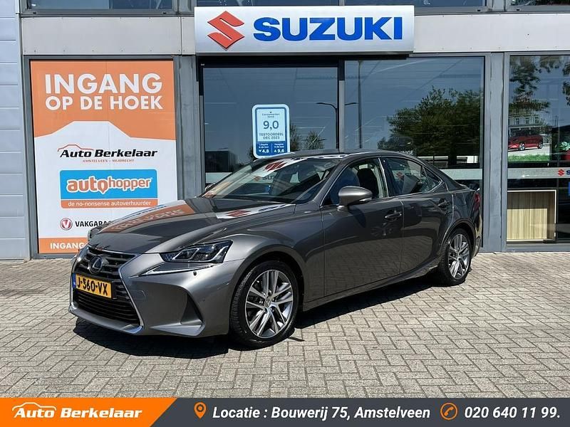 Grijs Occasion 2020 Lexus IS300h Business Edition Sedan | € 26.840 (Eerlijke prijs) - Afbeelding 1/4