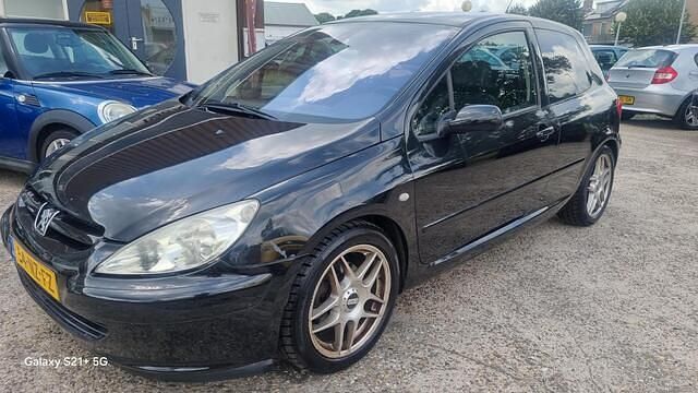 Zwart Gebruikt 2002 Peugeot 307 Hatchback | € 1.399 (Eerlijke prijs) - Afbeelding 1/4
