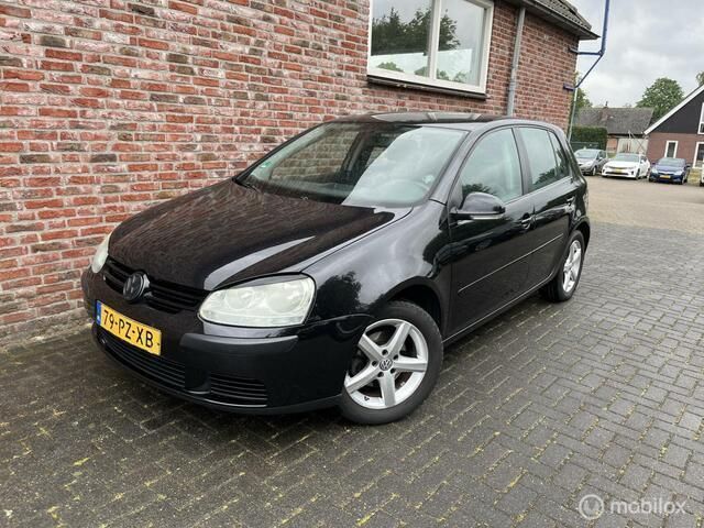 Zwart Gebruikt 2005 VW Golf IV Hatchback | € 2.650 (Iets duurder) - Afbeelding 1/4