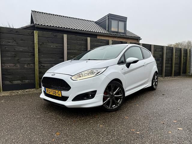 Wit Gebruikt 2016 Ford Fiesta ST-Line Hatchback | € 8.450 (Eerlijke prijs) - Afbeelding 1/4