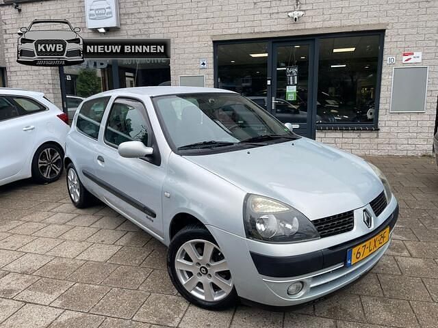Grijs Gebruikt 2003 Renault Clio II Hatchback | € 1.750 (Eerlijke prijs) - Afbeelding 1/4