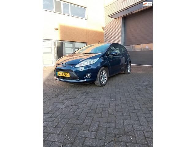 Blauw (metallic) Gebruikt 2012 Ford Fiesta Hatchback | € 2.699 (Goede deal) - Afbeelding 1/4