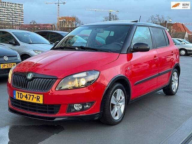 Rood Occasion 2012 Skoda Fabia Ambition Hatchback | € 5.450 (Iets duurder) - Afbeelding 1/4