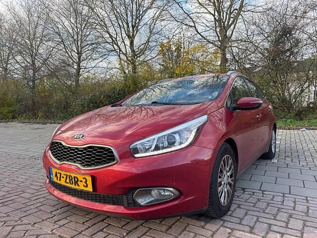Rood Gebruikt 2012 Kia Ceed Sportswagon Plus Stationwagen | € 4.450 (Iets duurder) - Afbeelding 1/4