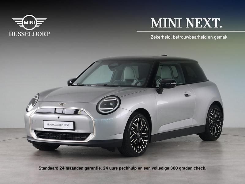Melting silver iii (licht grijs metallic) Gebruikt 2024 Mini Cooper SE Favoured Hatchback | € 34.450 (Eerlijke prijs) - Afbeelding 1/4