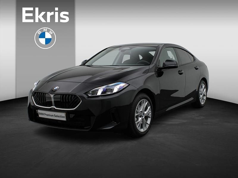 Zwart Gebruikt 2025 BMW 220 Comfort Edition Sedan | € 39.900 (Super prijs) - Afbeelding 1/4