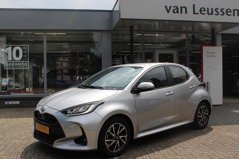 Occasion Toyota Yaris Hybrid 116 PK (85 kW) 2023 Grijs Hatchback