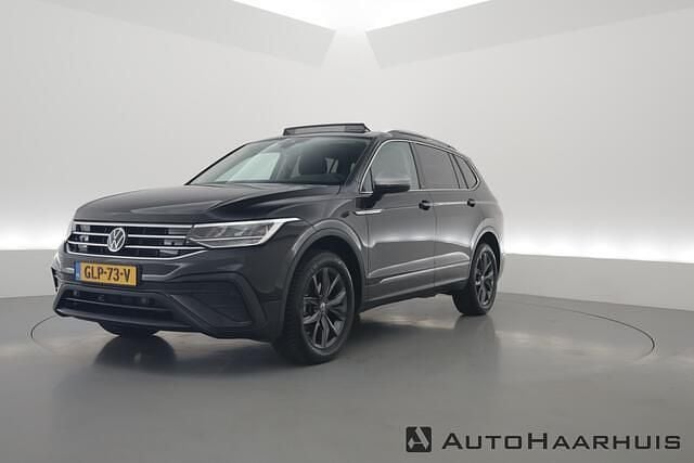 Zwart Gebruikt 2024 VW Tiguan Allspace Life SUV | € 43.900 (Eerlijke prijs) - Afbeelding 1/3