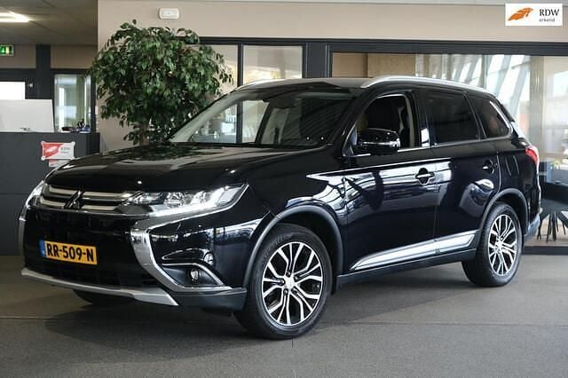 Zwart Gebruikt 2018 Mitsubishi Outlander SUV | € 17.950 (Goede deal) - Afbeelding 1/4