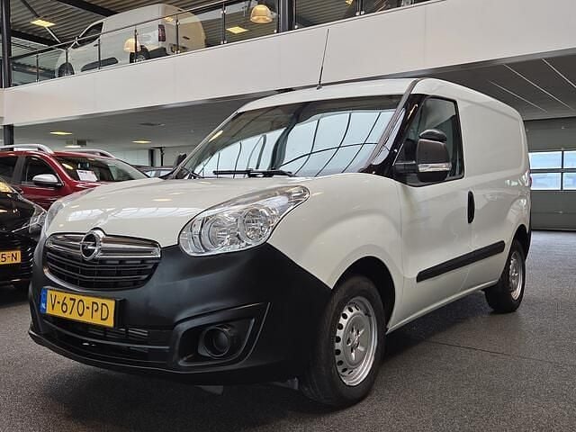 Wit Gebruikt 2018 Opel Combo Edition Van | € 6.950 (Goede deal) - Afbeelding 1/4