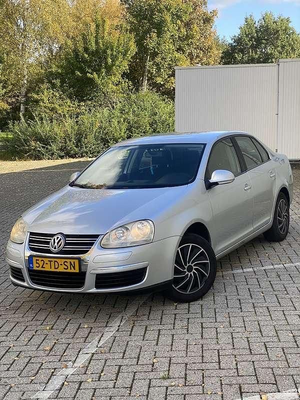 Gebruikt 2006 VW Jetta Comfortline Sedan | € 1.550 (Eerlijke prijs) - Afbeelding 1/4