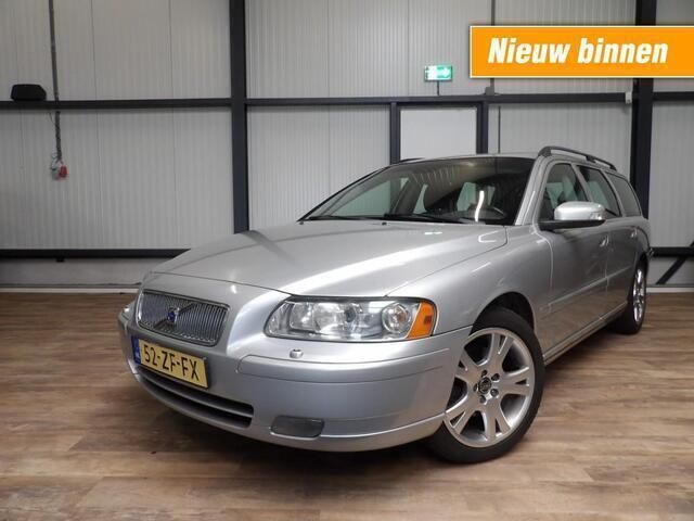 Grijs, metallic lak Gebruikt 2008 Volvo V70 Summum Stationwagen | € 3.890 (Super prijs) - Afbeelding 1/4