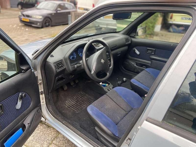 Occasion Peugeot 106 60 PK (44 kW) 2002 Zilver Hatchback