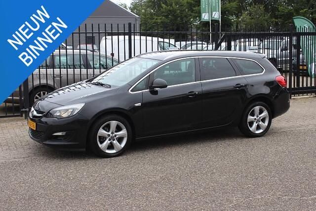 Zwart Occasion 2013 Opel Astra Stationwagen | € 4.250 (Eerlijke prijs) - Afbeelding 1/4