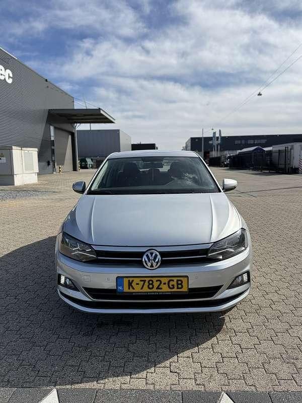 Grijs Gebruikt 2018 VW Polo Beats Hatchback | € 8.295 (Goede deal) - Afbeelding 1/4