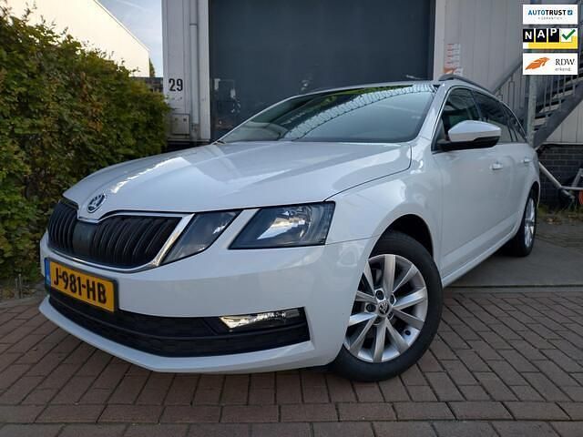 Wit Occasion 2020 Skoda Octavia Business Line Stationwagen | € 9.950 (Goede deal) - Afbeelding 1/4