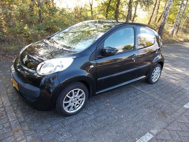Zwart Gebruikt 2008 Citroën C1 Hatchback | € 1.750 (Eerlijke prijs) - Afbeelding 1/4
