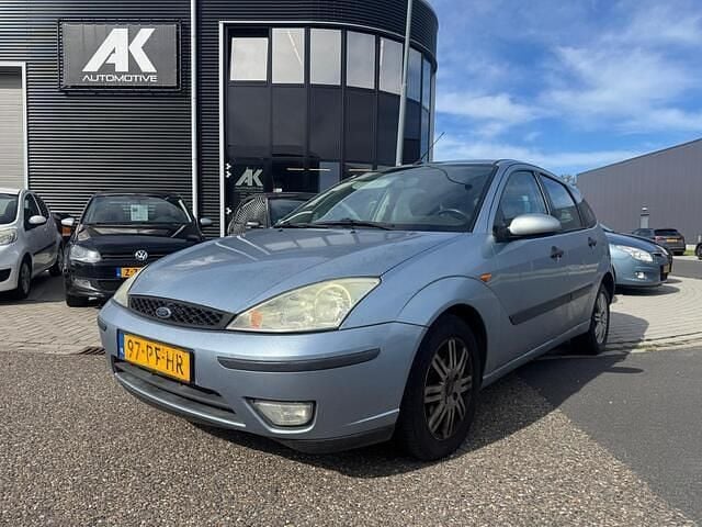 Grijs Gebruikt 2004 Ford Focus Futura Hatchback | € 650 (Goede deal) - Afbeelding 1/4