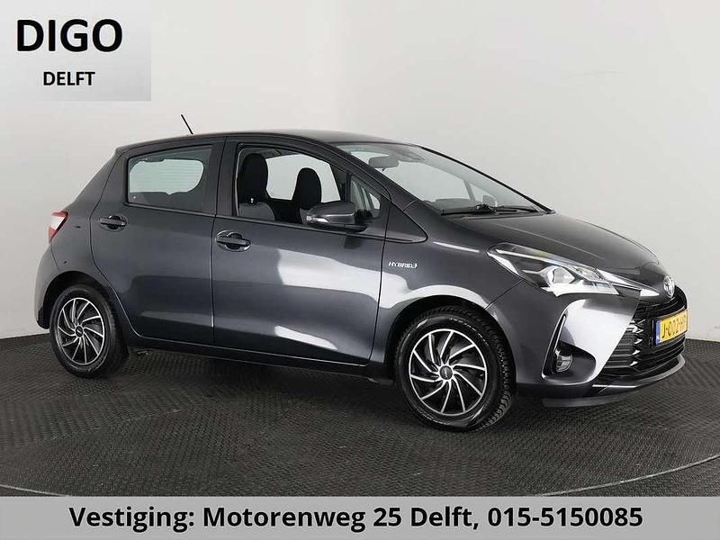 Occasion Toyota Yaris Hybrid Active 101 PK (74 kW) 2020 Grijs Hatchback