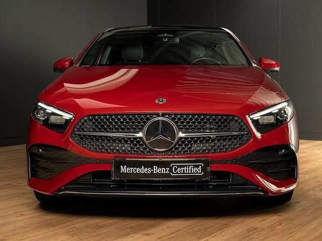 Occasion Mercedes A250 Business 218 PK (160 kW) 2025 Rood (metallic) Sedan
