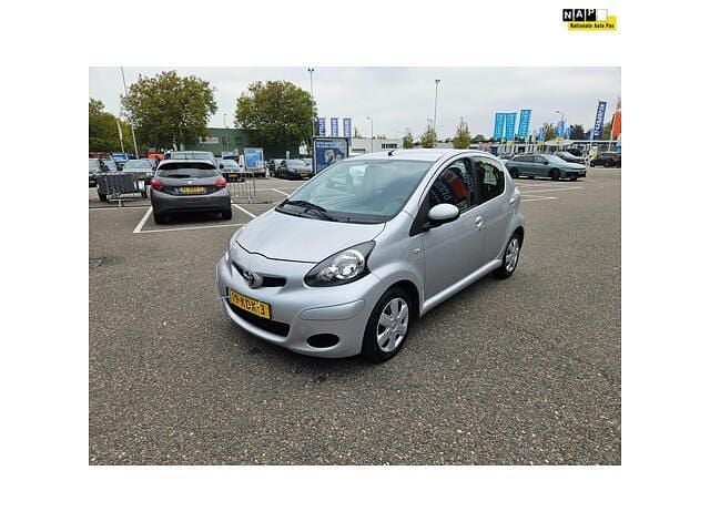 Grijs Gebruikt 2009 Toyota Aygo Comfort Hatchback | € 2.650 (Eerlijke prijs) - Afbeelding 1/4