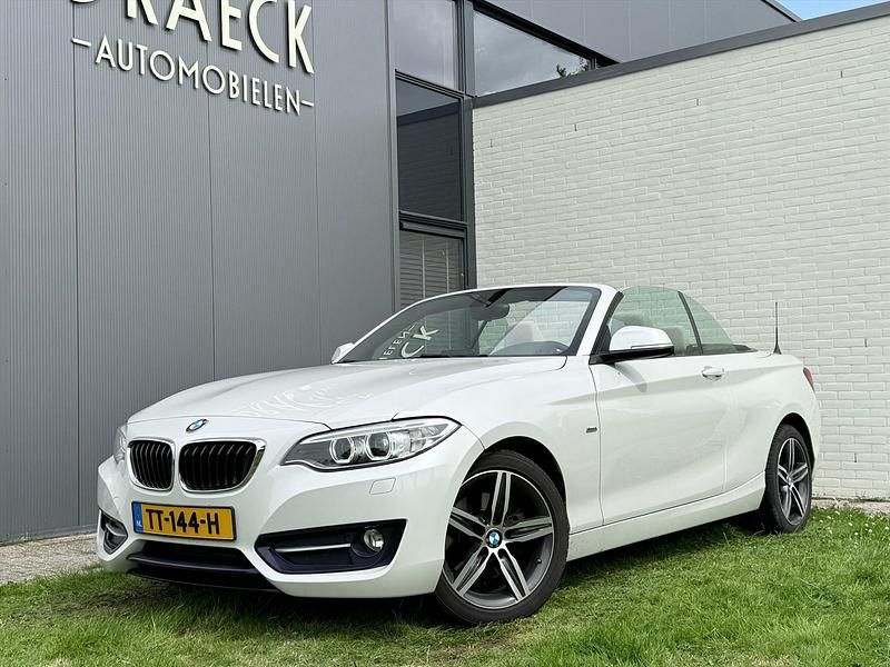 Wit Gebruikt 2016 BMW 220 Sport Line Cabriolet | € 22.900 (Eerlijke prijs) - Afbeelding 1/4