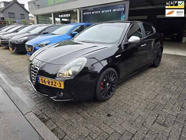 Zwart Gebruikt 2011 Alfa Romeo Giulietta Distinctive Hatchback | € 6.999 (Eerlijke prijs) - Afbeelding 1/4
