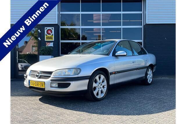 Grijs Gebruikt 1999 Opel Omega Sedan | € 4.995 - Afbeelding 1/4