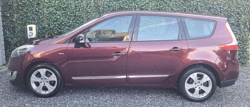 Rood Gebruikt 2013 Renault Scénic III Bose Edition MPV | € 4.950 (Super prijs) - Afbeelding 1/4