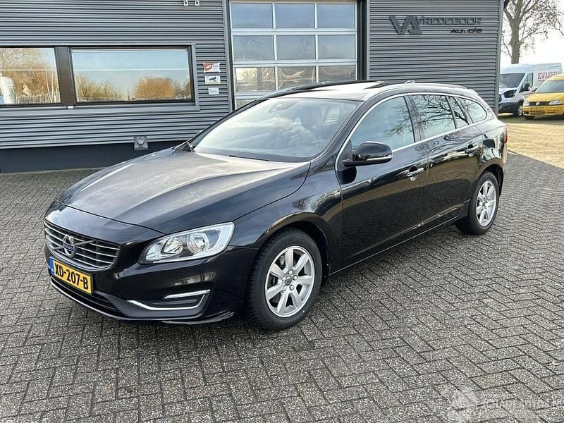 Zwart Occasion 2016 Volvo V60 Kinetic Stationwagen | € 11.950 (Super prijs) - Afbeelding 1/4