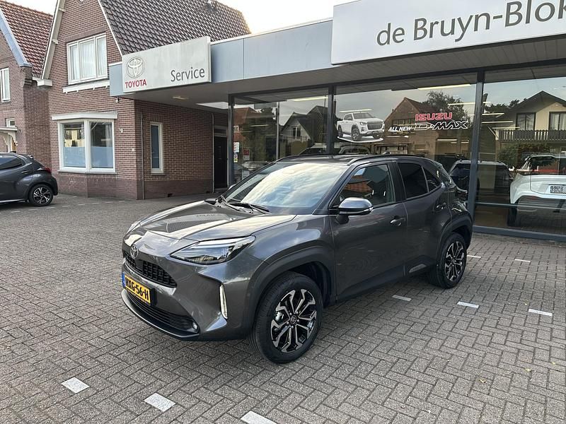 Nieuw Toyota Yaris Cross Executive 116 PK (85 kW) 2025 Grijs SUV