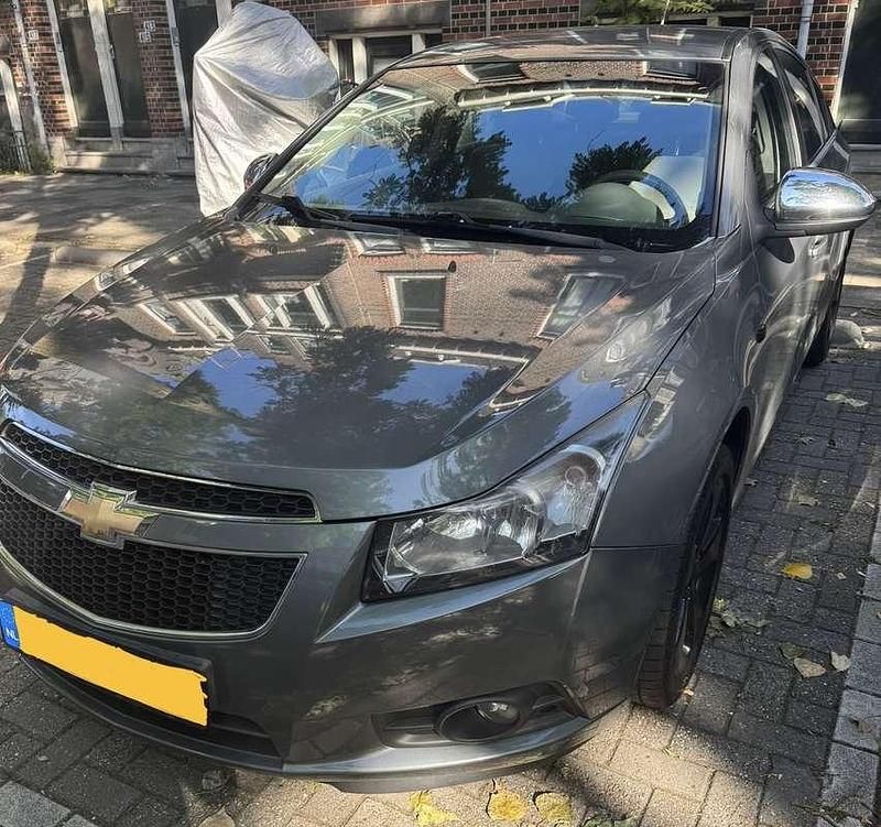 Grijs Gebruikt 2009 Chevrolet Cruze LT Sedan | € 2.250 (Goede deal) - Afbeelding 1/4