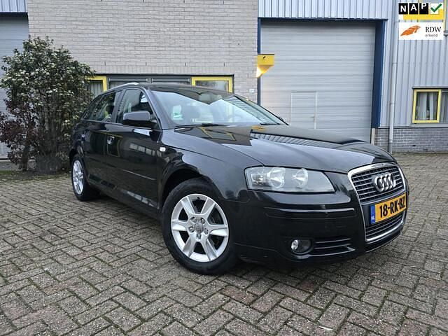 Zwart Gebruikt 2005 Audi A3 Sportback Ambiente Hatchback | € 2.250 (Eerlijke prijs) - Afbeelding 1/4
