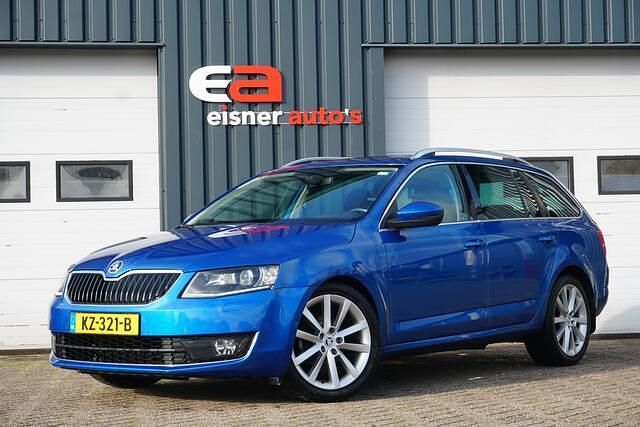 Blauw (metallic) Gebruikt 2017 Skoda Octavia Style Stationwagen | € 7.749 (Eerlijke prijs) - Afbeelding 1/4