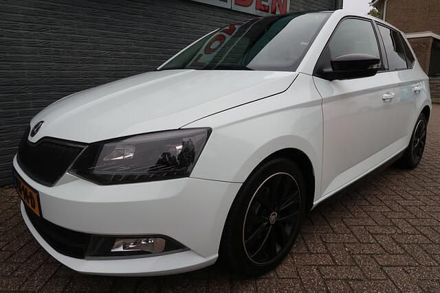 Wit Gebruikt 2017 Skoda Fabia Monte Carlo Hatchback | € 10.913 (Eerlijke prijs) - Afbeelding 1/4
