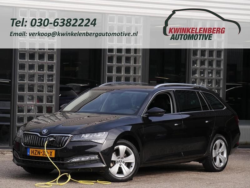 Zwart Gebruikt 2022 Skoda Superb Business Line Stationwagen | € 23.950 (Super prijs) - Afbeelding 1/4