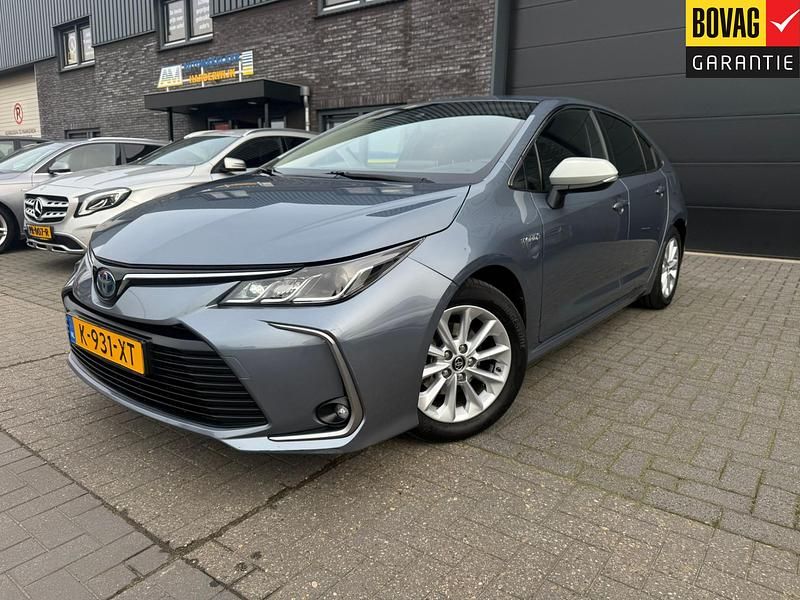 Grijs Occasion 2021 Toyota Corolla Active Sedan | € 20.850 (Eerlijke prijs) - Afbeelding 1/4