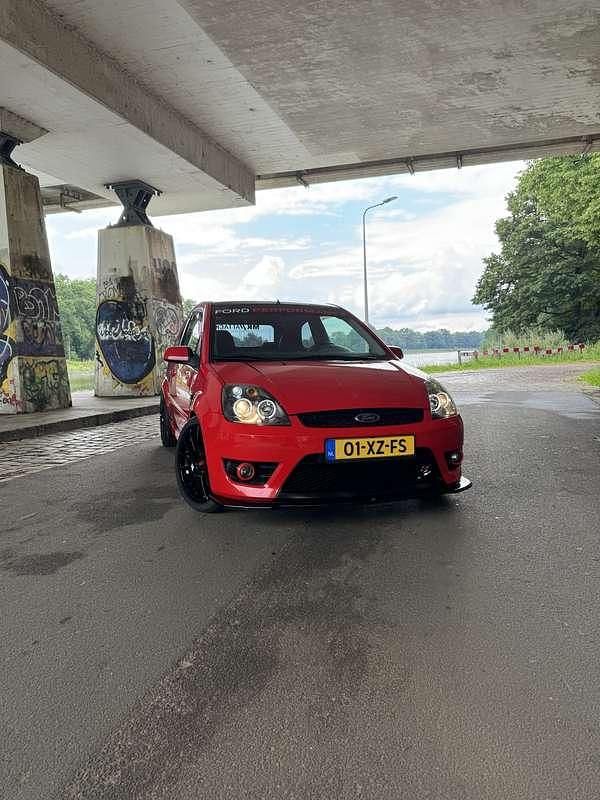 Rood Gebruikt 2007 Ford Fiesta ST Hatchback | € 5.250 (Iets duurder) - Afbeelding 1/4